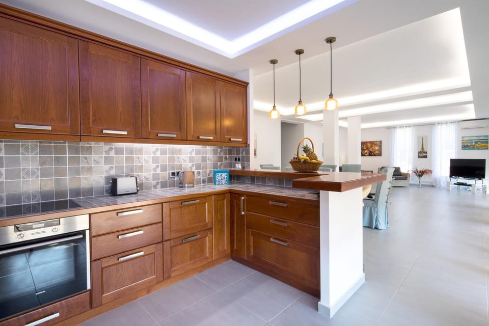 Kitchen or kitchenette, Living room