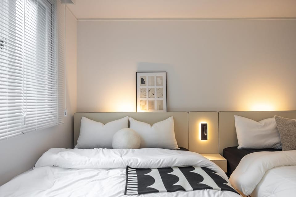 Bed, Bedroom, air conditioner, air conditioner