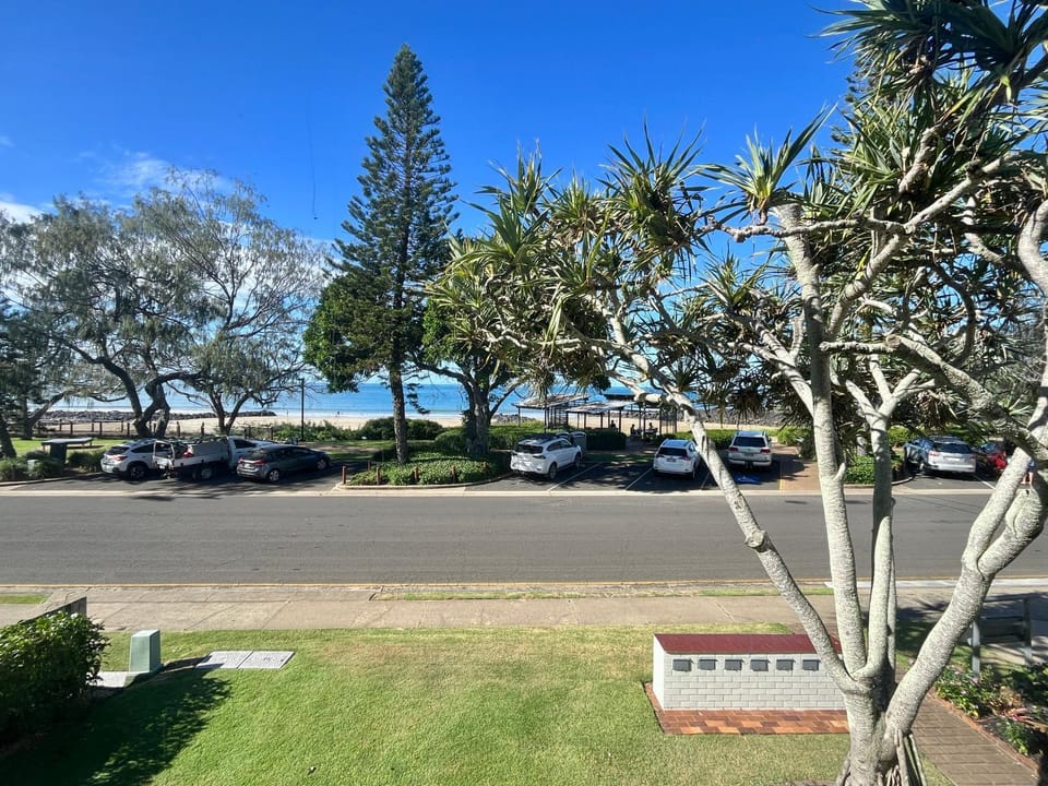 Sunrise on the Esplanade - Oceanfront Apartment Apartment in Bargara