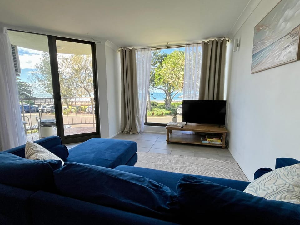 Sunrise on the Esplanade - Oceanfront Apartment Apartment in Bargara