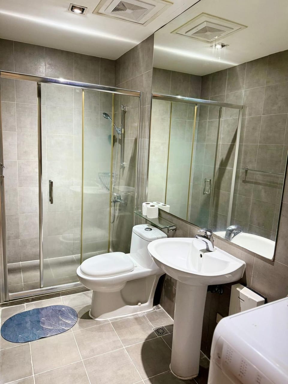 Makati City Poblacion 1 bedroom with balcony Apartment hotel in Makati