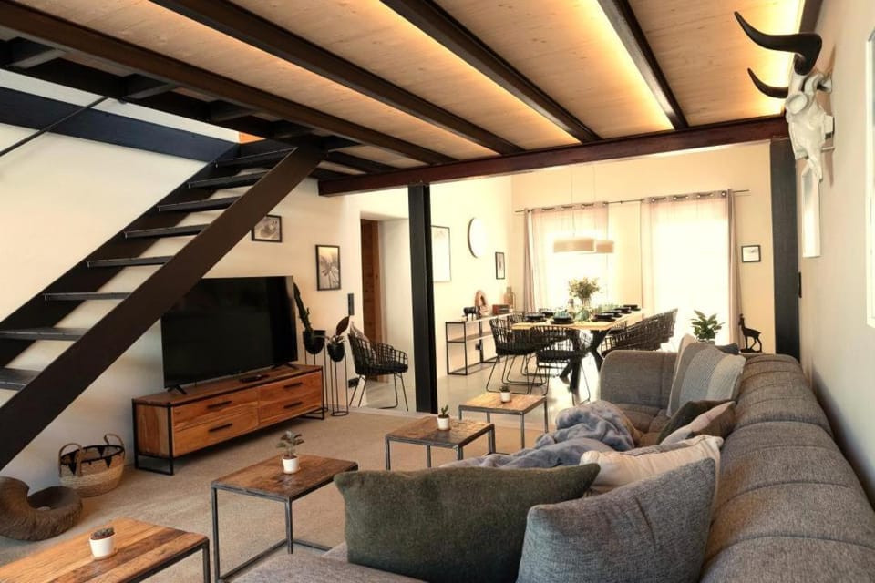 Living room, Seating area