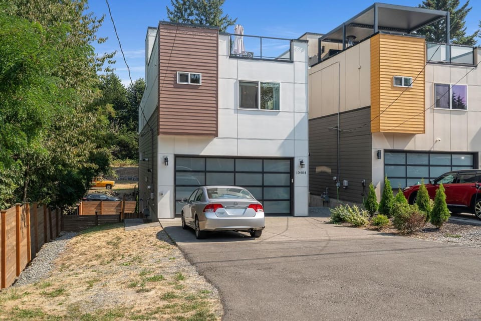 Perch - Modern Seattle Retreat w/ AC, Garage & Decks Apartment in Burien