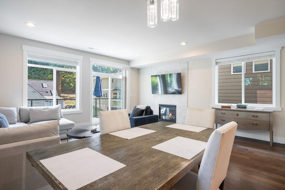 Perch - Modern Seattle Retreat w/ AC, Garage & Decks Apartment in Burien