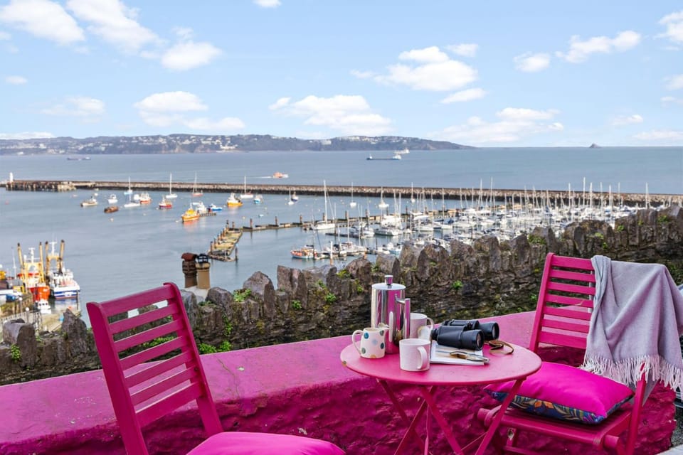 View (from property/room), Balcony/Terrace, Seating area, Sea view