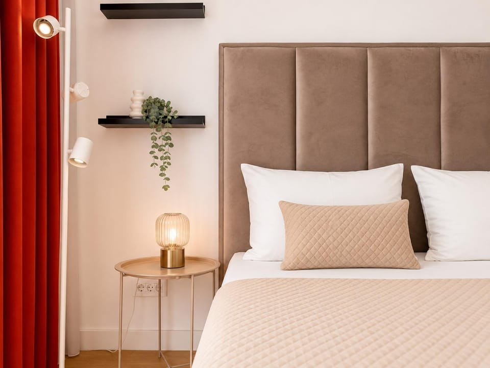 Bed, Bedroom, air conditioner