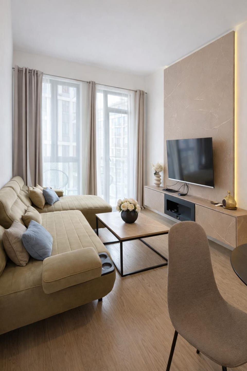 Communal lounge/ TV room, TV and multimedia, Living room, Seating area, Evening entertainment