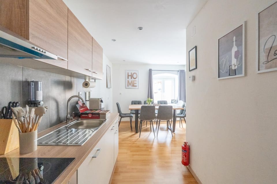Kitchen or kitchenette, Dining area, pet friendly, stove