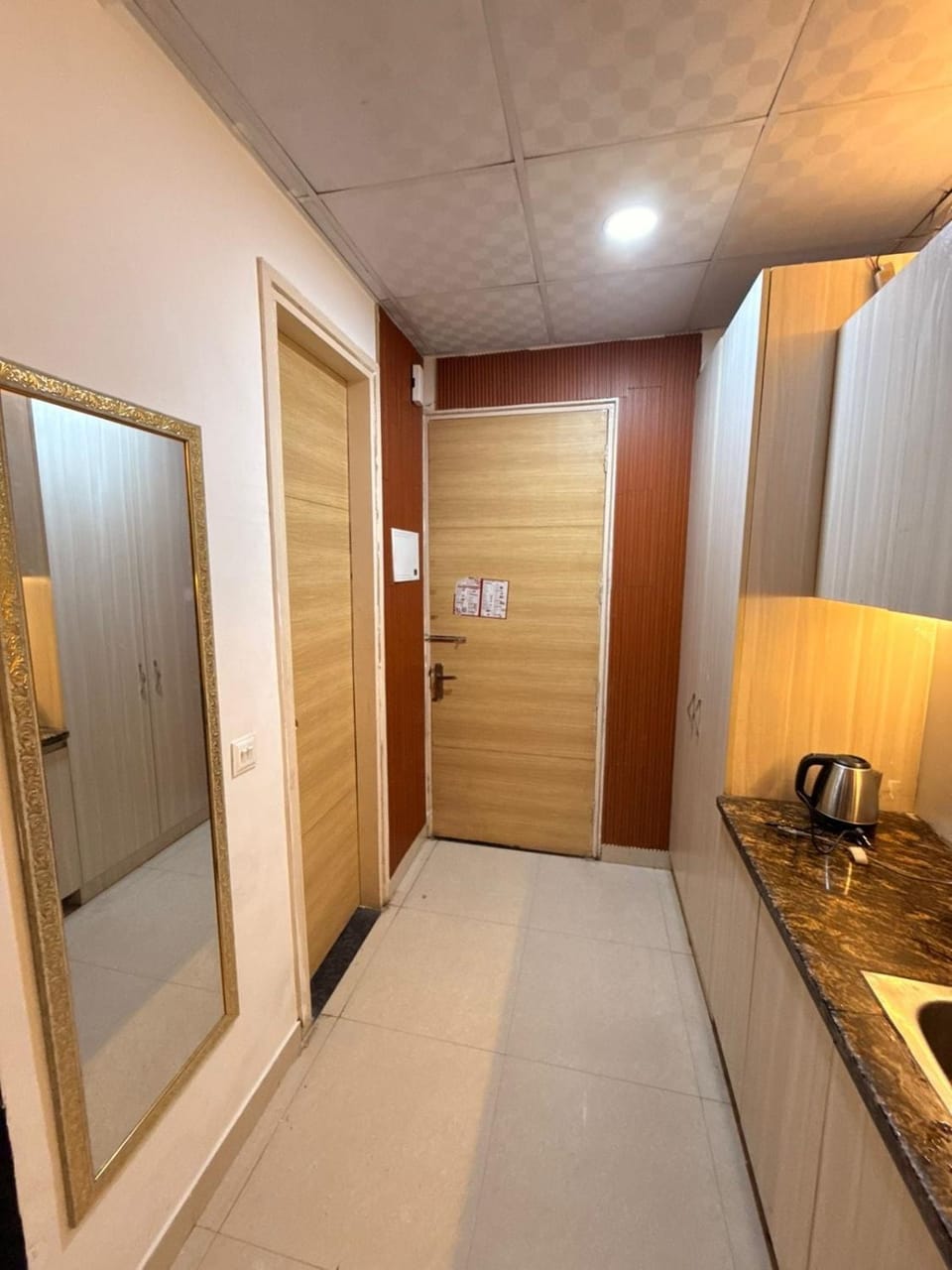 Perfect party place, best for couple & Family stay Apartment in Noida