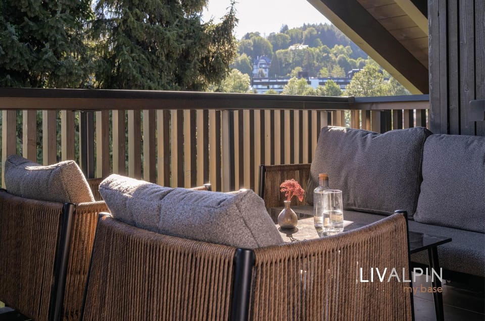View (from property/room), Balcony/Terrace, Living room, Seating area