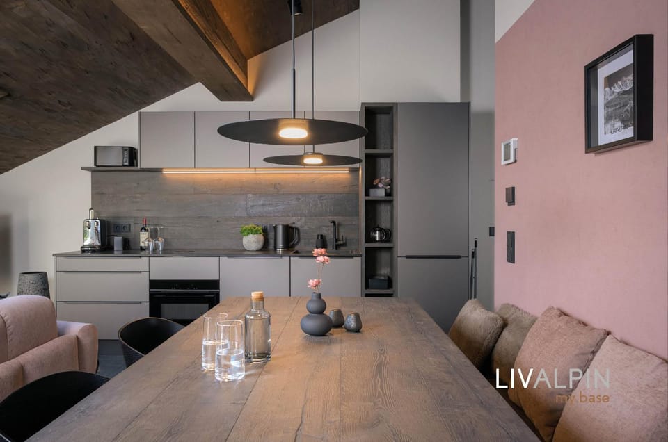 Kitchen or kitchenette, Seating area, Dining area, kitchen