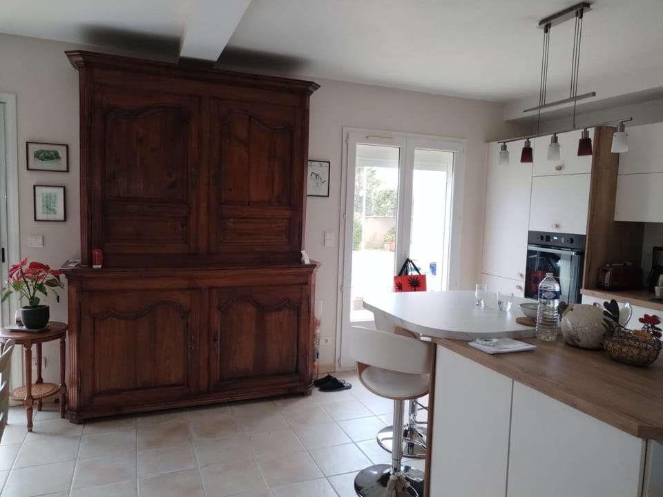 Property building, Kitchen or kitchenette, Living room