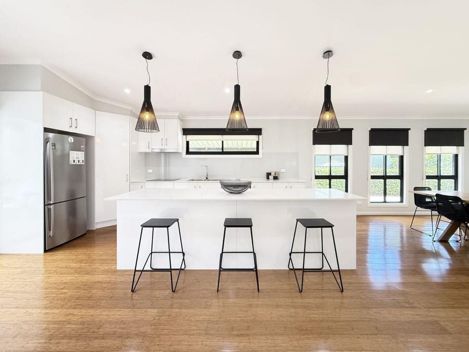 Snowgum Bright Retreat - 2 Houses, 1 Location House in Porepunkah