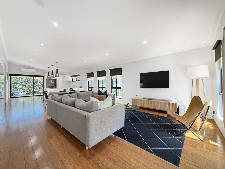 Snowgum Bright Retreat - 2 Houses, 1 Location House in Porepunkah