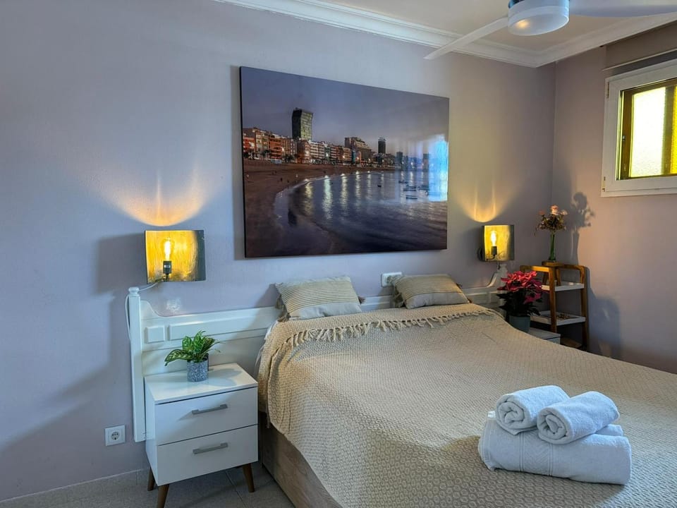 Bedroom, towels