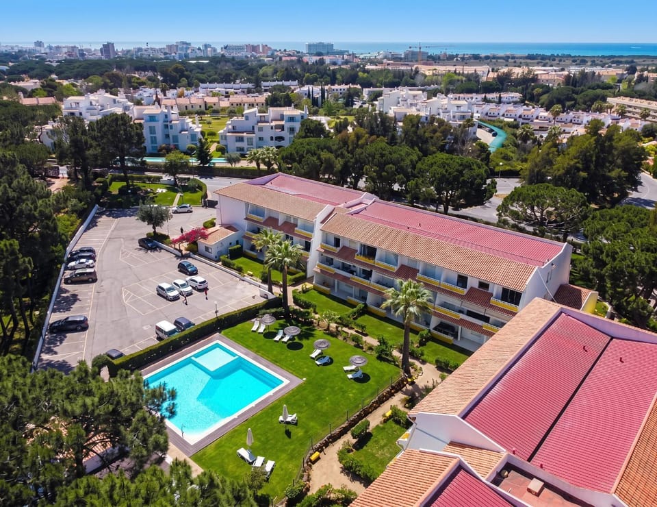 Apartment with Pool in Vilamoura – 53 m², 5 Guests Apartment in Quarteira