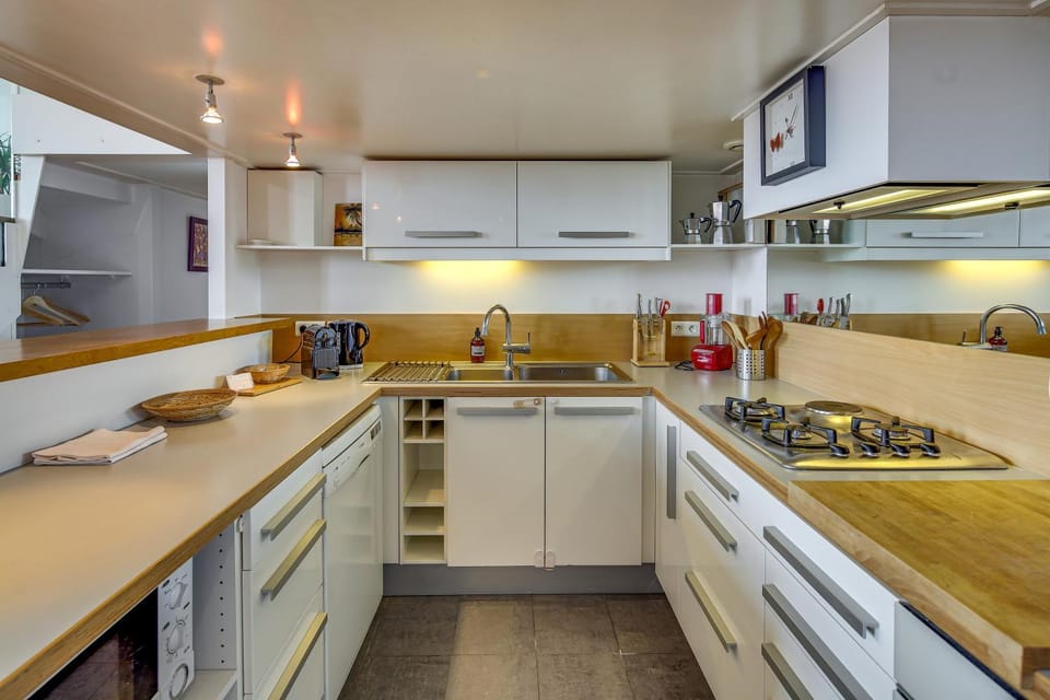 Kitchen or kitchenette