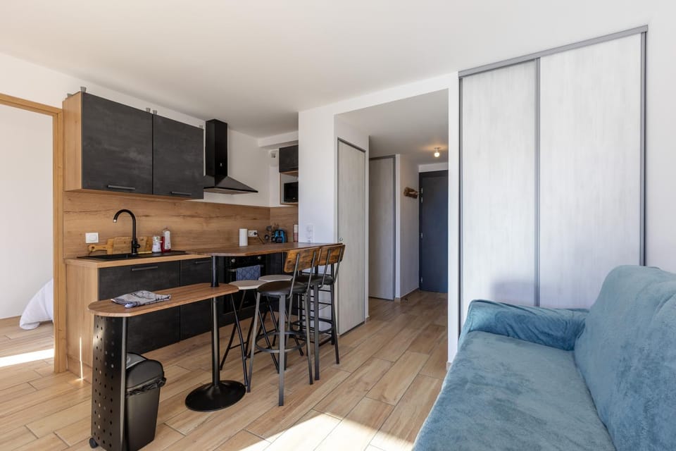 Kitchen or kitchenette, Living room, Dining area