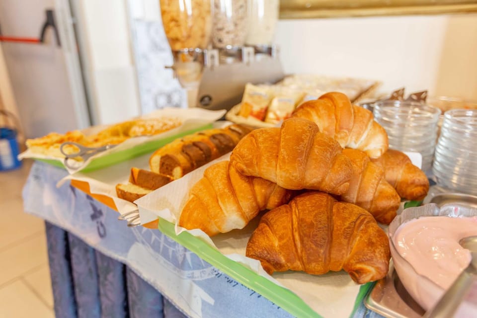 Food and drinks, Food, Breakfast, Buffet breakfast
