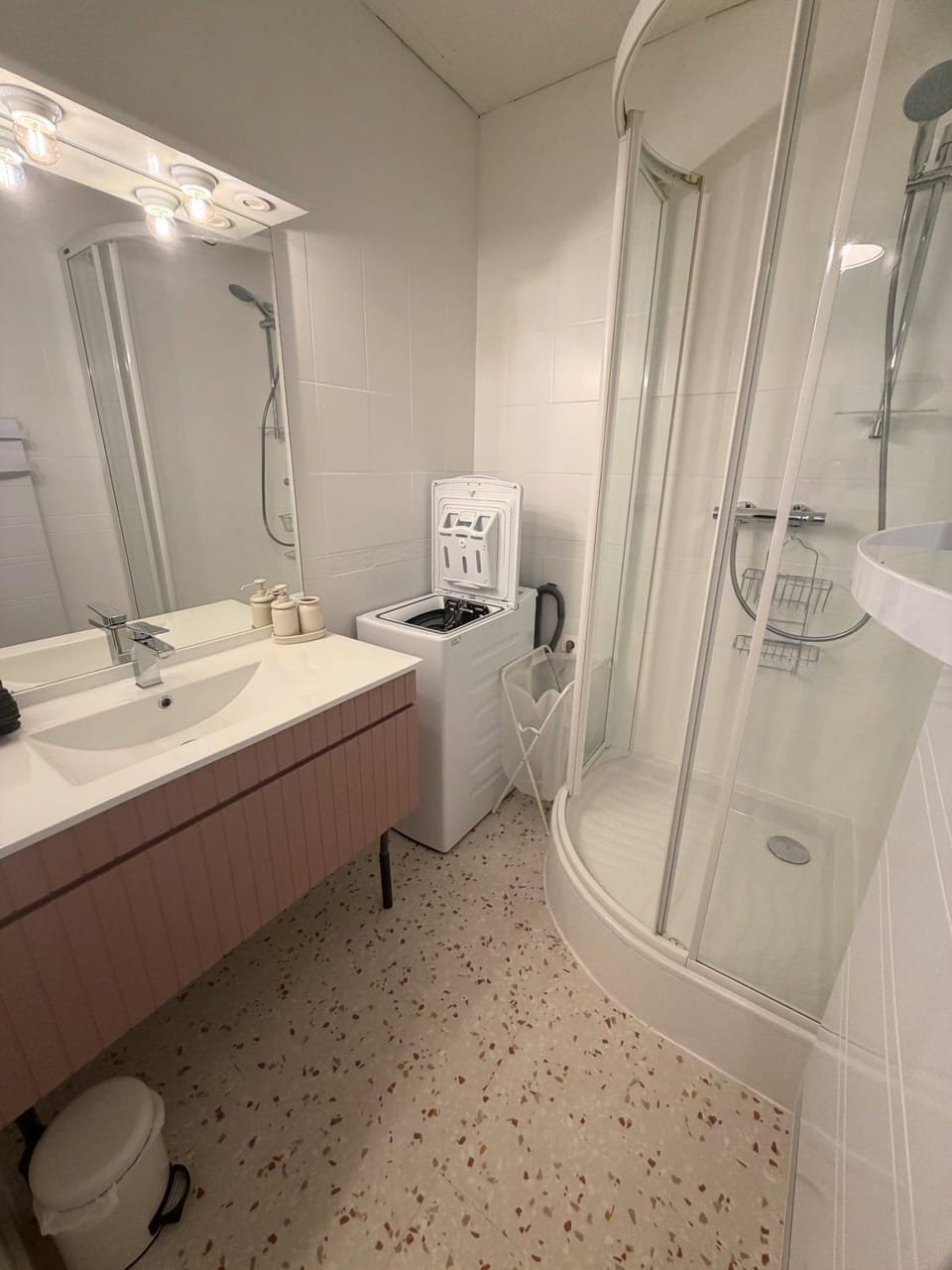 Bathroom, washing machine