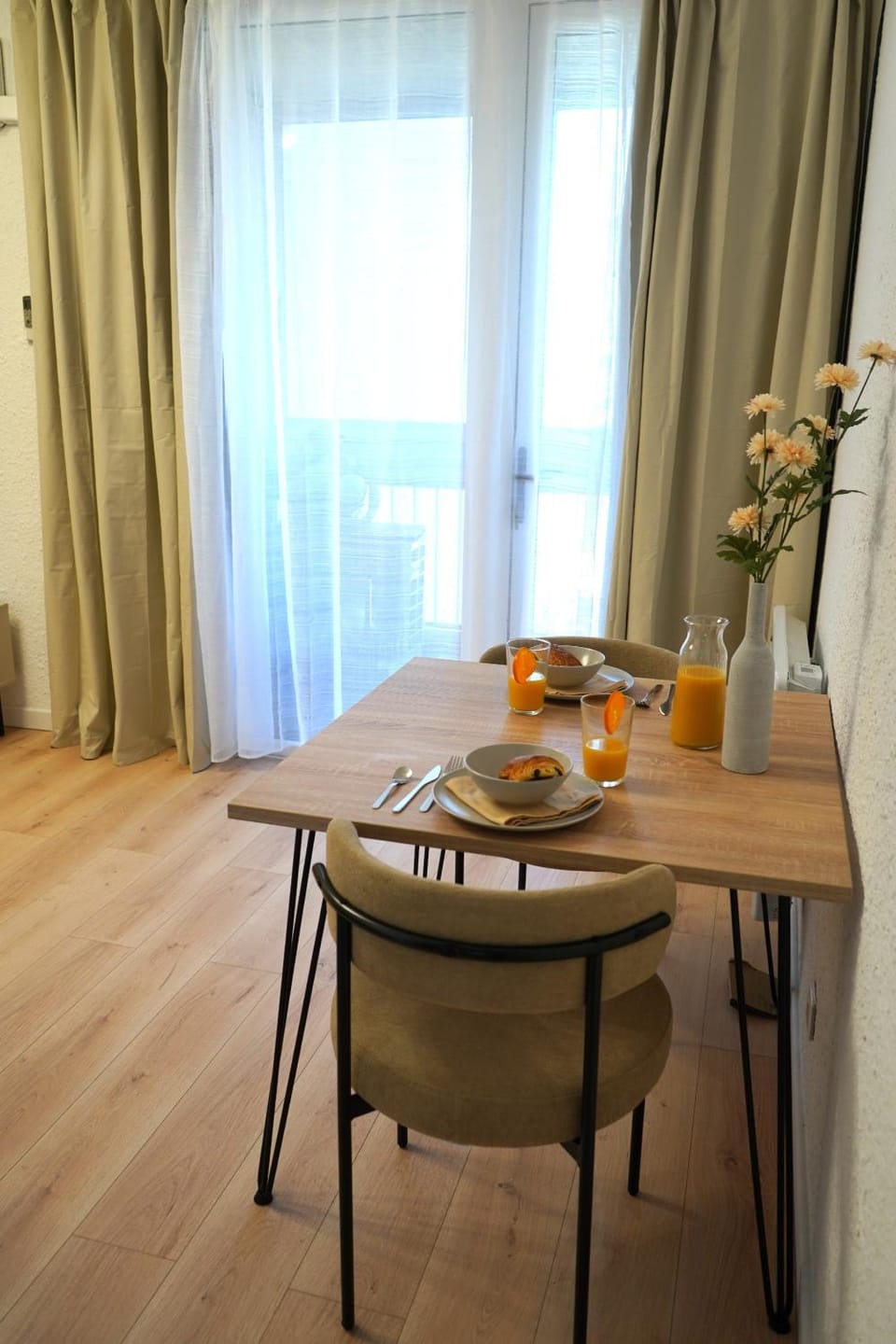 Living room, Area and facilities