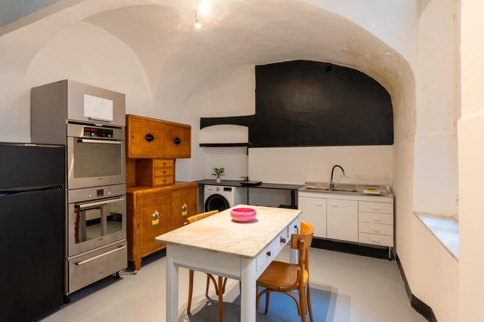 Kitchen or kitchenette, Dining area, washing machine