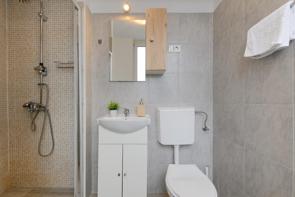 The White Axis with View and Self Check-in Apartment in Bucharest