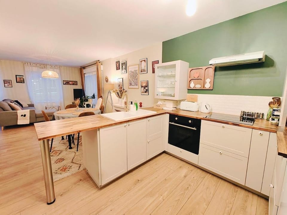 Quiet apartment for 2-4 people with private parking Apartment in Lille
