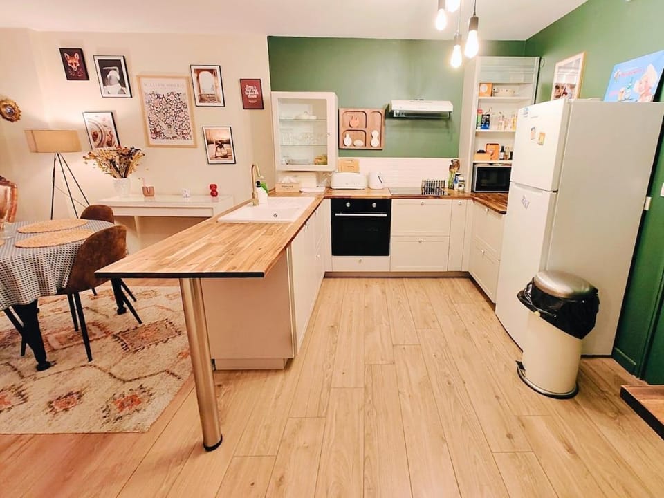 Quiet apartment for 2-4 people with private parking Apartment in Lille