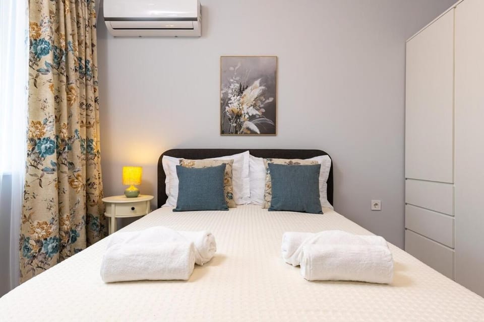 Gorgeous central Yanevi 2 BR & parking Apartment in Plovdiv
