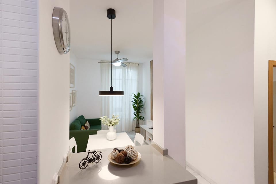 Velarde Central Suite by Valcambre Apartment in Seville