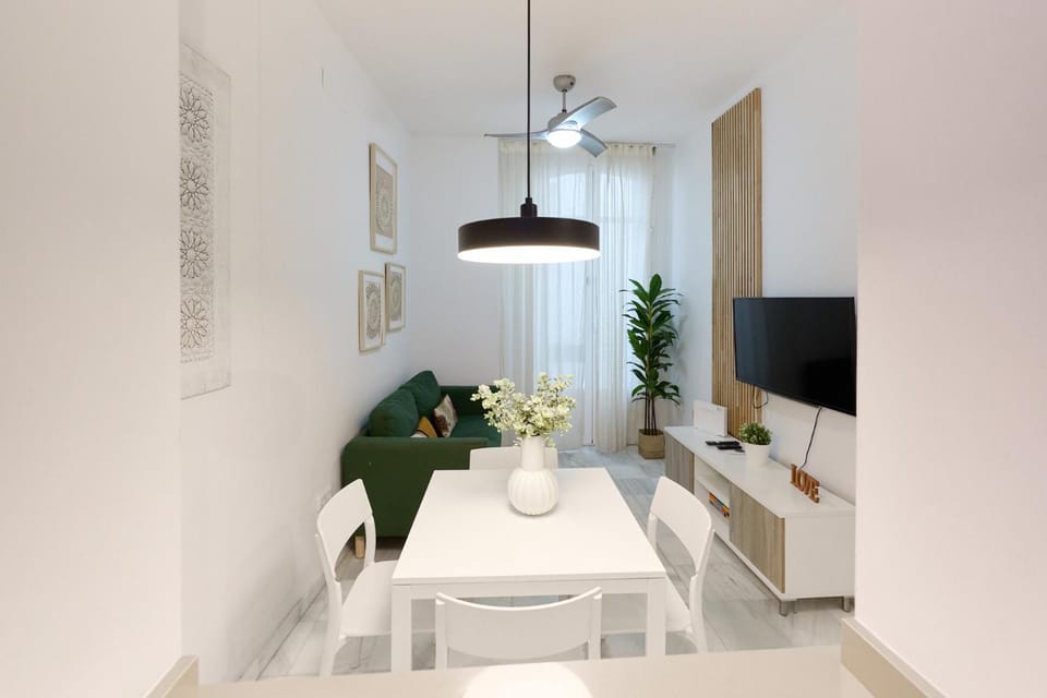 Velarde Central Suite by Valcambre Apartment in Seville