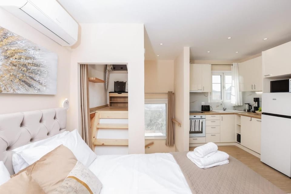 Piccolo Mondo Loft, Corfu Old Town Apartment in Corfu