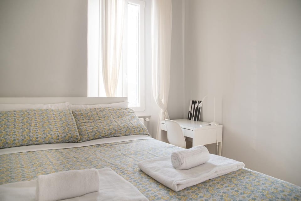 Bedroom, towels