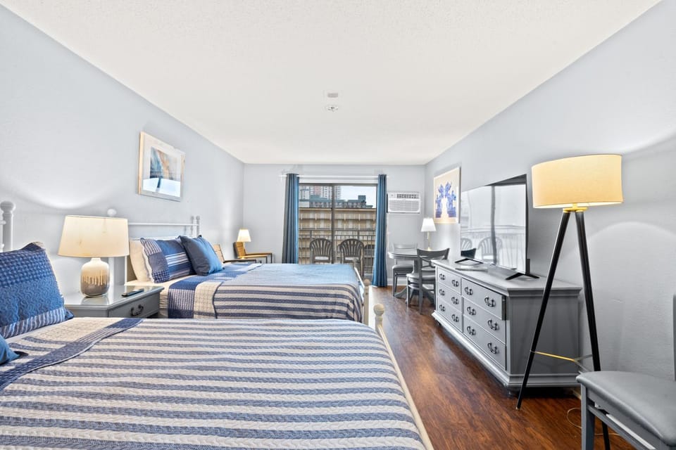 Patio, Bed, TV and multimedia, Photo of the whole room, Bedroom