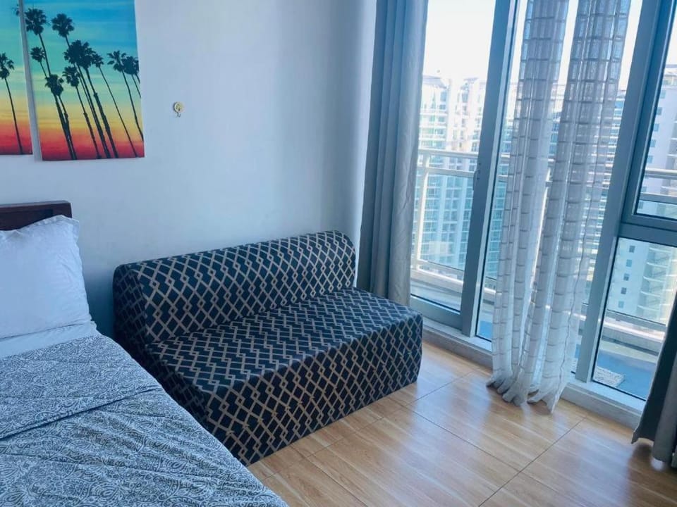Azure Urban Resort Residence Wavepool A15 near airport Apartment in Paranaque