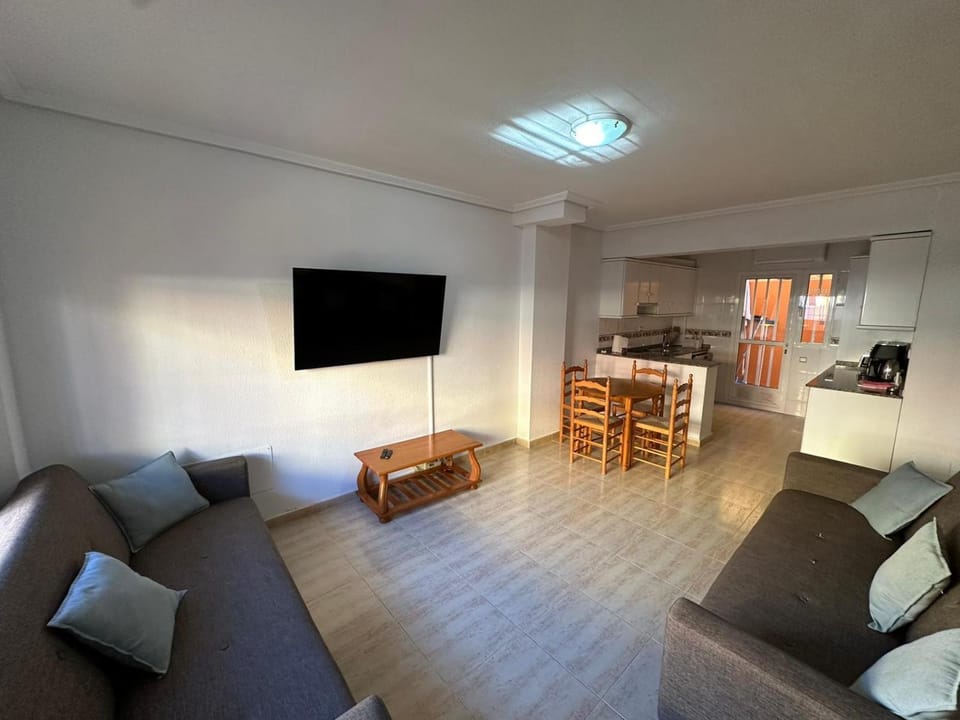 3 bedroom townhouse in Cabo Roig walking distance to the strip and beech House in Vega Baja del Segura