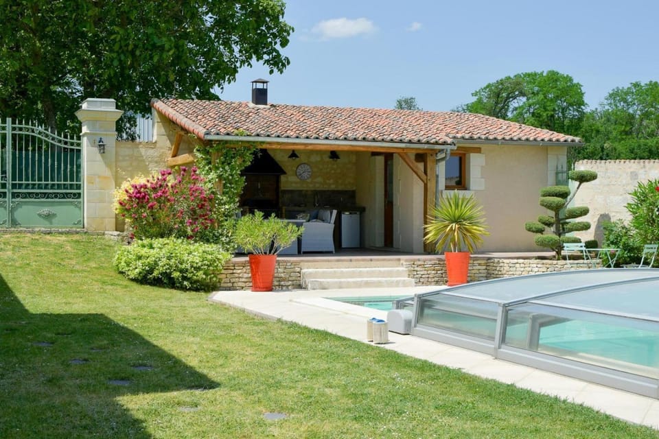 Domaine du haut vernay scandinave House in Les Trois-Moutiers
