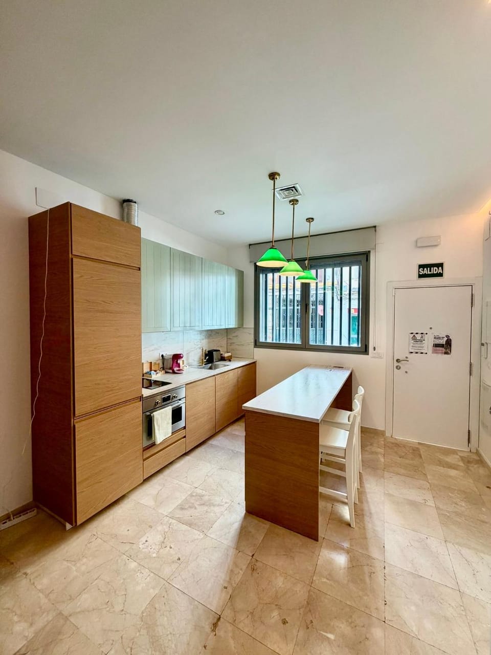 Kitchen or kitchenette, Seating area, Dining area, oven, stove