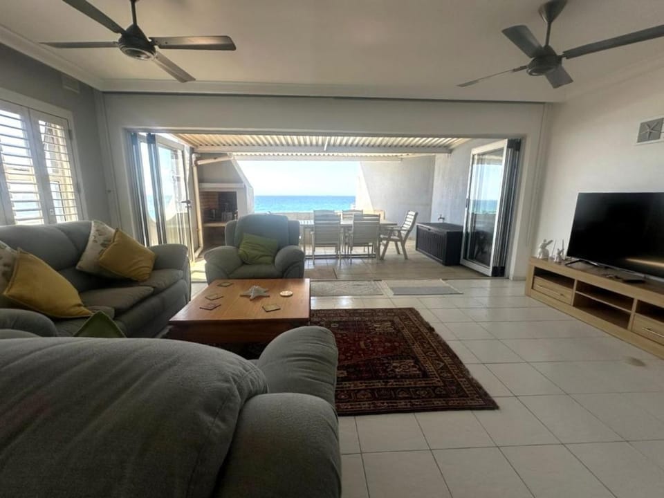Patio, TV and multimedia, Seating area, Sea view