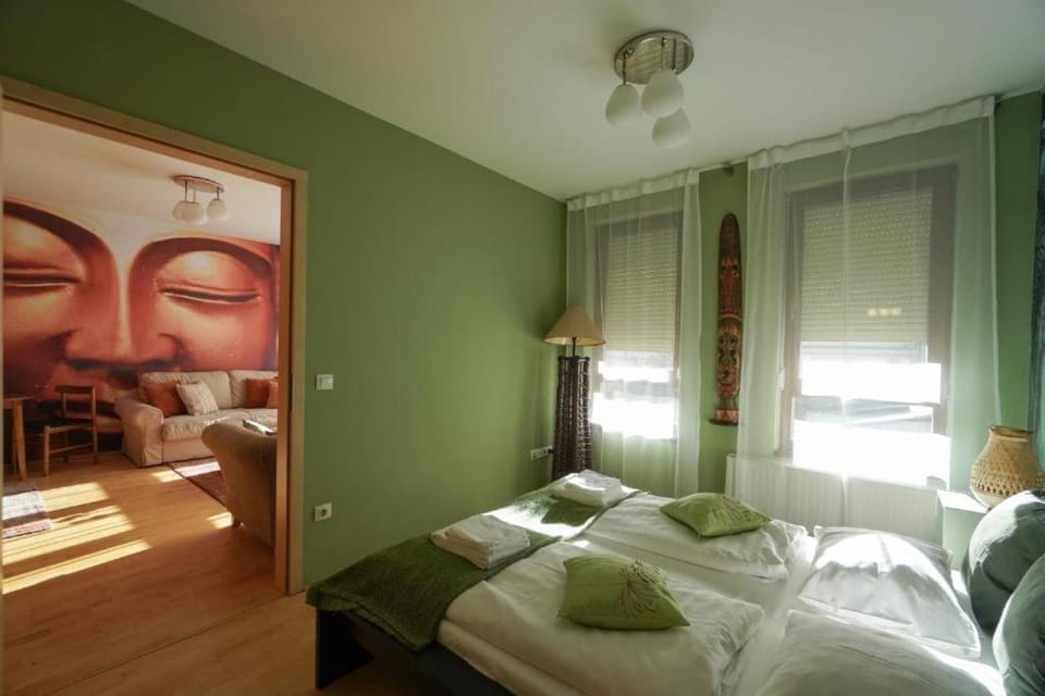 Jasmin Apartment at Gozsdu with free garage Apartment in Budapest