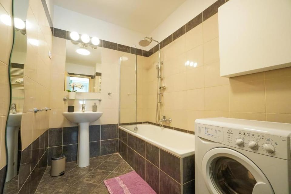 Jasmin Apartment at Gozsdu with free garage Apartment in Budapest
