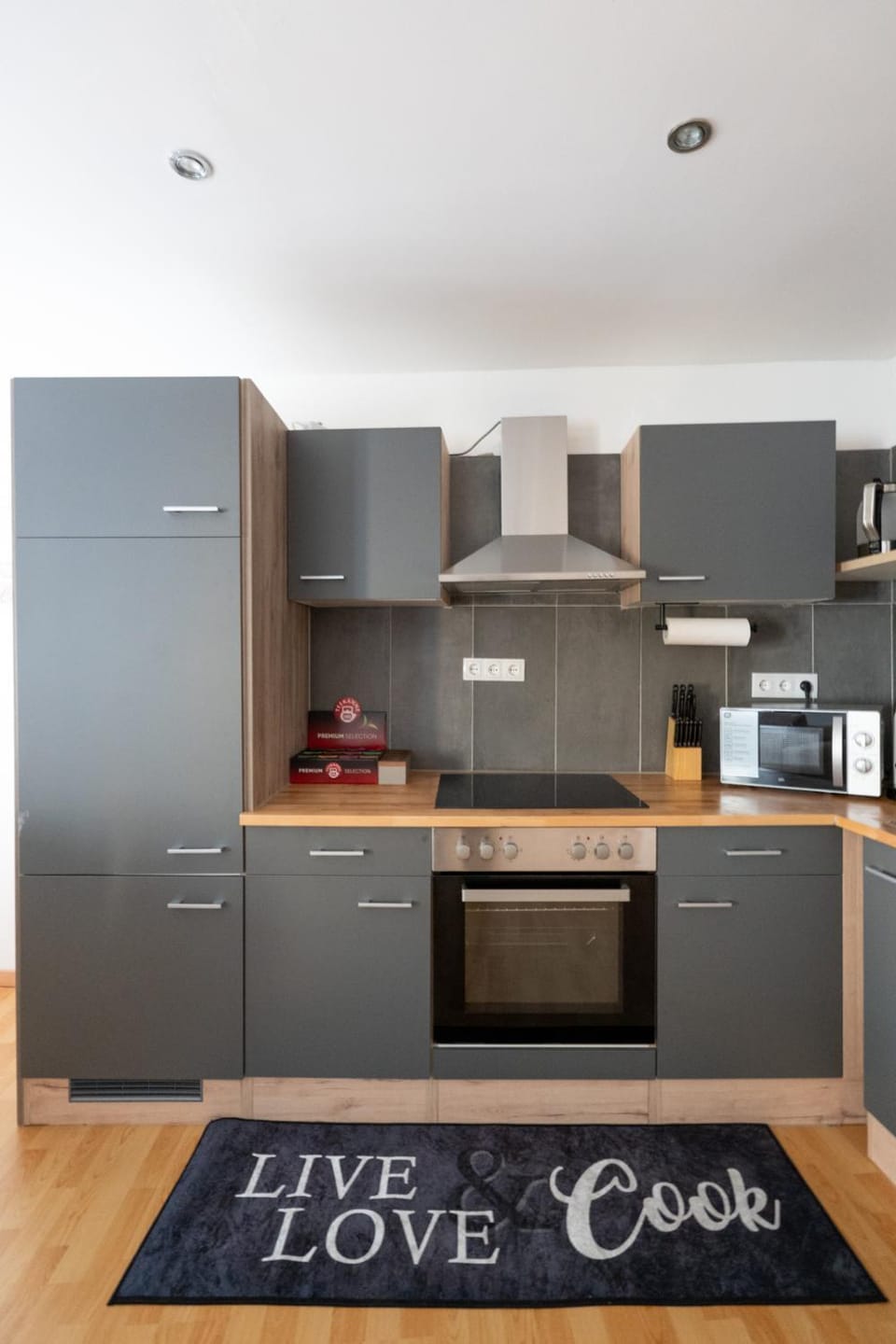 Kitchen or kitchenette, dishwasher, oven, pet friendly, stove, toaster