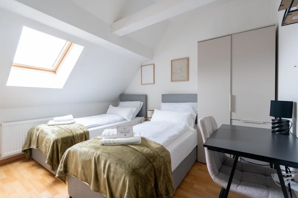 Bed, Photo of the whole room, Bedroom, hair dresser