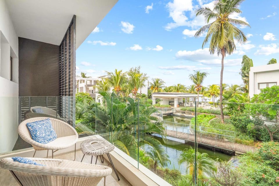 Luxury Seafront Appartment by Sealodge Mauritius Apartment in Rivière Noire District, Mauritius