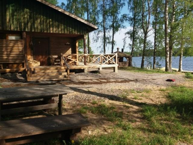 Erämökki Puruveden rannalla House in Finland
