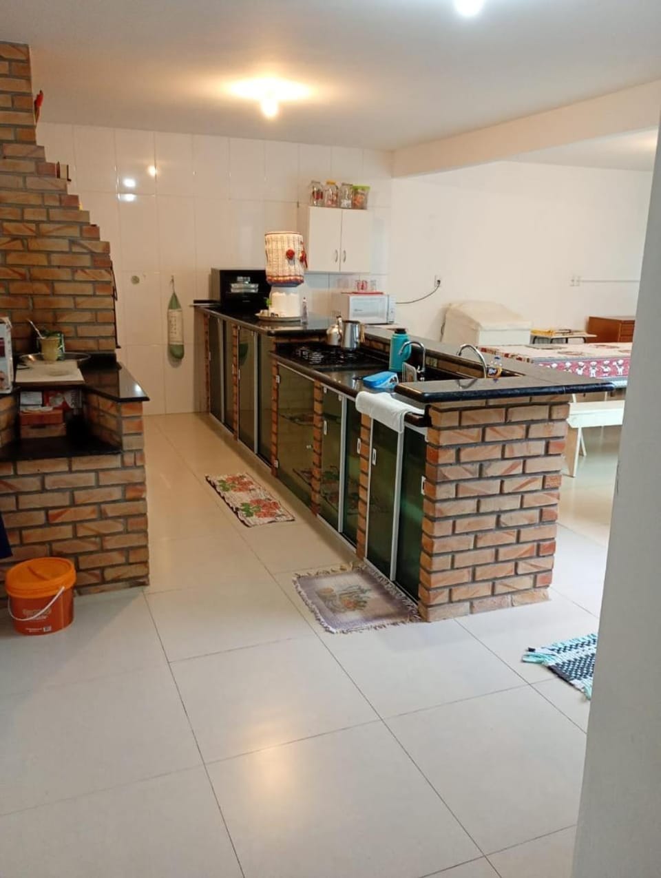 Kitchen or kitchenette, minibar, stove