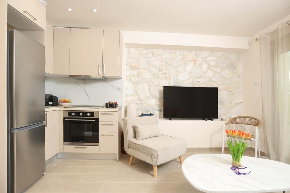 TV and multimedia, Kitchen or kitchenette, Seating area