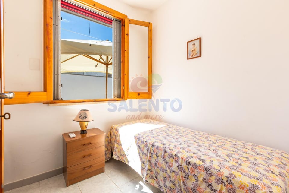 Bed, Photo of the whole room, towels