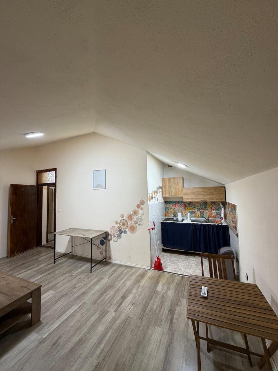Kitchen or kitchenette, Living room, Seating area, Dining area